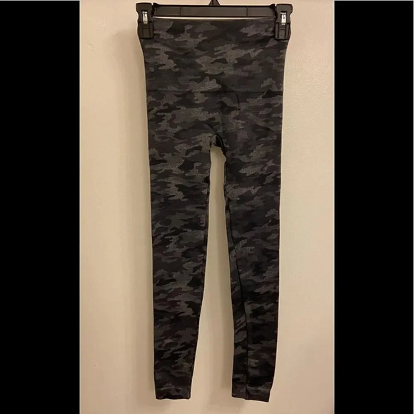 Spanx Look at Me Now Seamless Gray Camo Legging S - Picture 5 of 7